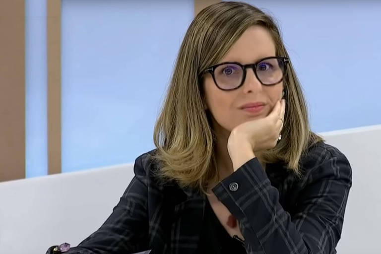 A colunista da Folha, Tati Bernardi, no programa Roda Viva, da TV Cultura