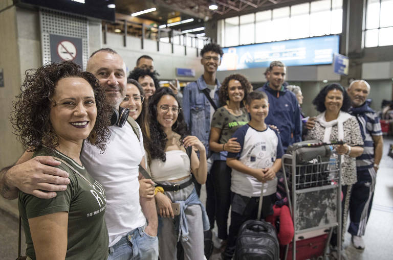 Família Maciel, todos moradores em Santo Andre (ABC), no saguão de embarque para férias em Fortaleza