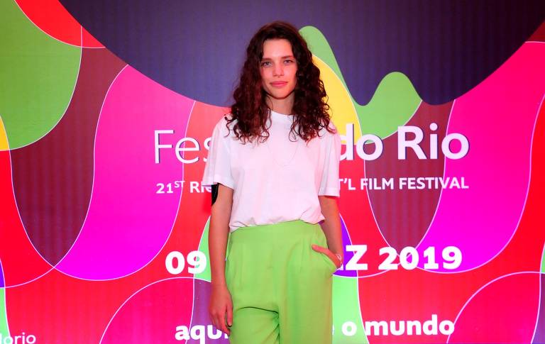 A atriz Bruna Linzmeyer é eleita personalidade do ano do Festival do Rio