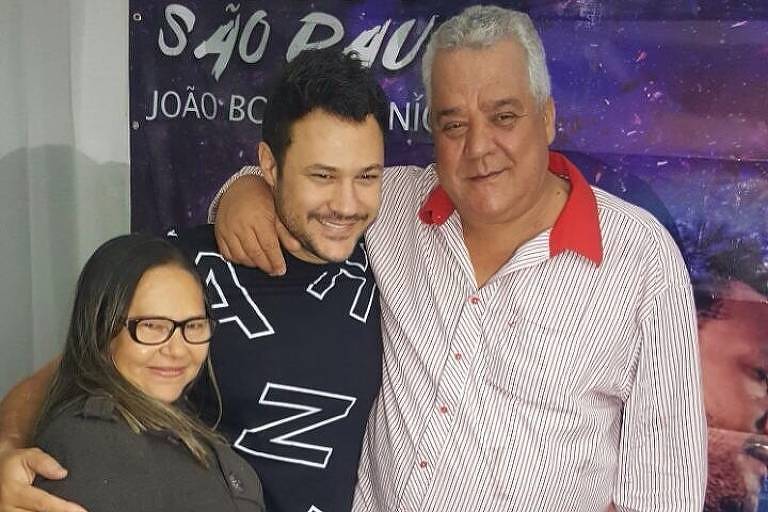 João Bosco com o pai, João Bosco Homem de Carvalho, e a mãe,  Leusbeth Carvalho