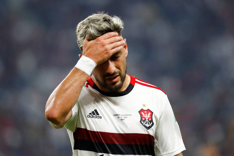 Arrascaeta lamenta lance desperdiçado na partida contra o Liverpool