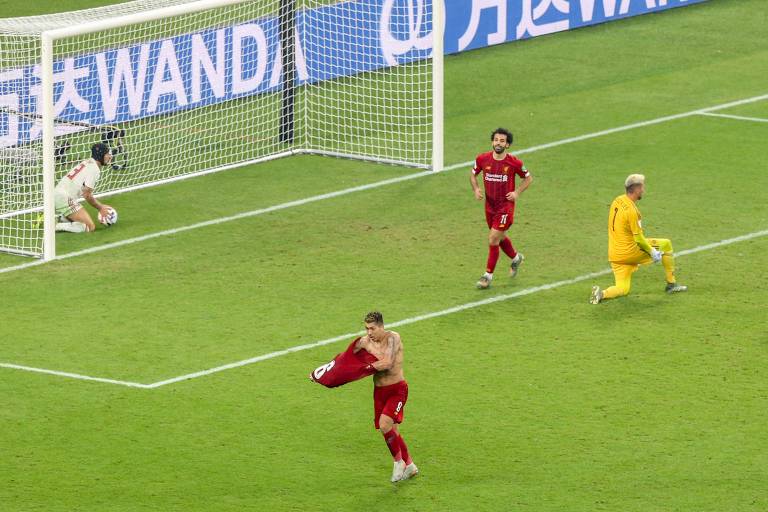 Atacante sai para comemorar o gol, já no primeiro tempo da prorrogação em Doha