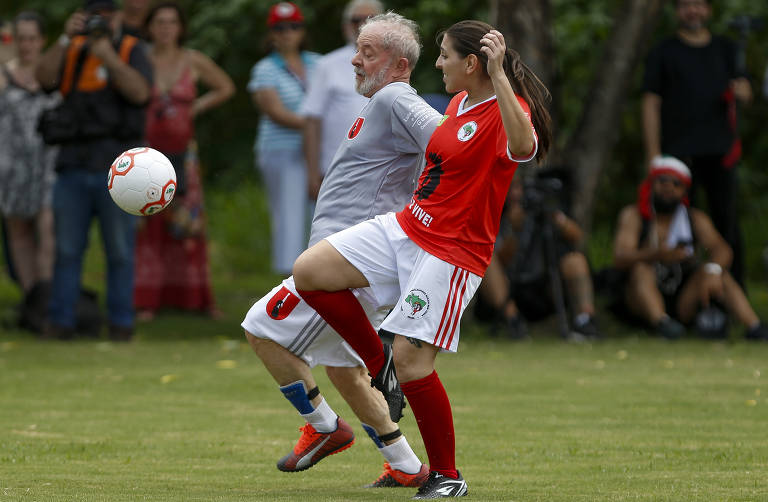 Amigos de Lula e Chico contra Amigos do MST na Escola Nacional Florestan Fernandes, do MST
