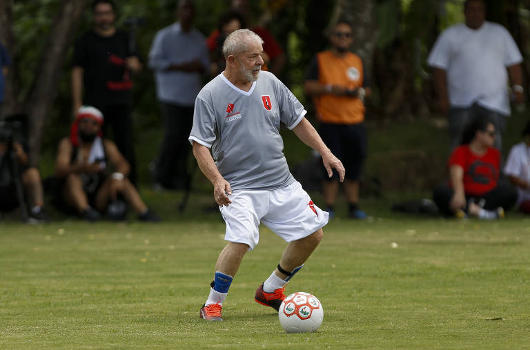 Amigos de Lula e Chico contra Amigos do MST na Escola Nacional Florestan Fernandes, do MST