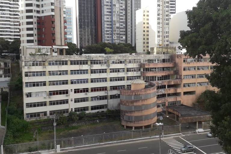 Governo da Bahia vai fechar escola pública em bairro rico de Salvador