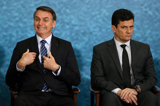 O presidente Jair Bolsonaro com o ministro da Justiça, Sergio Moro, em cerimônia em Brasília