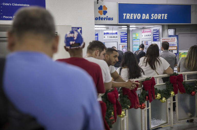 5º maior prêmio da história da Mega-sena lota casas lotéricas, em Minas