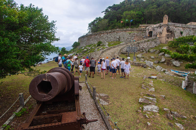 Em SC, passeio por fortificações históricas é alternativa à praia 