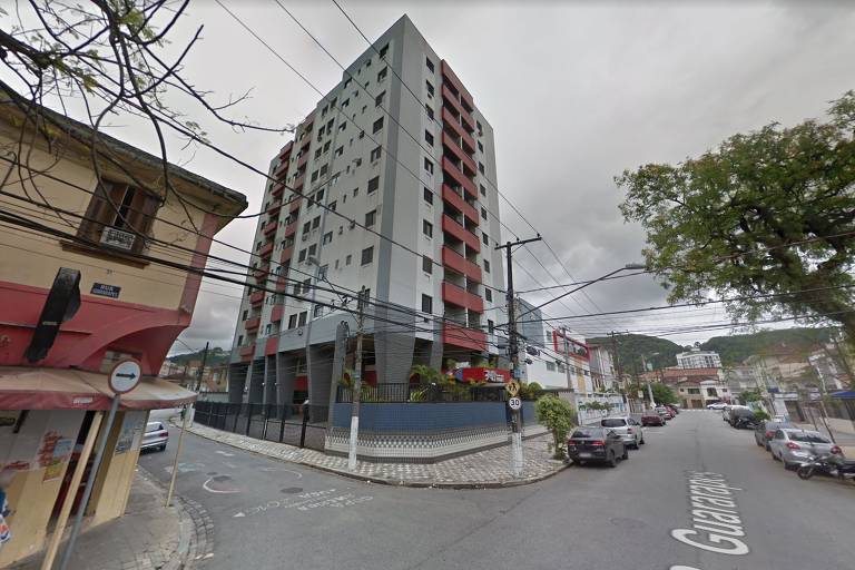 Edifício em Santos cujo elevador despencou; quatro pessoas morreram