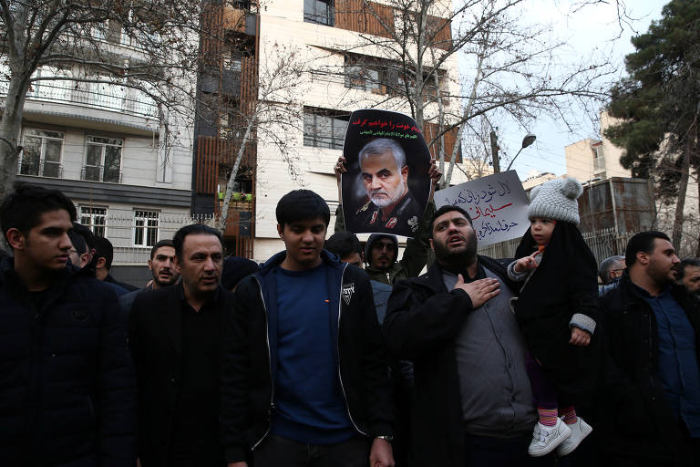 Protestos massivos no Irã contra morte de general Suleimani