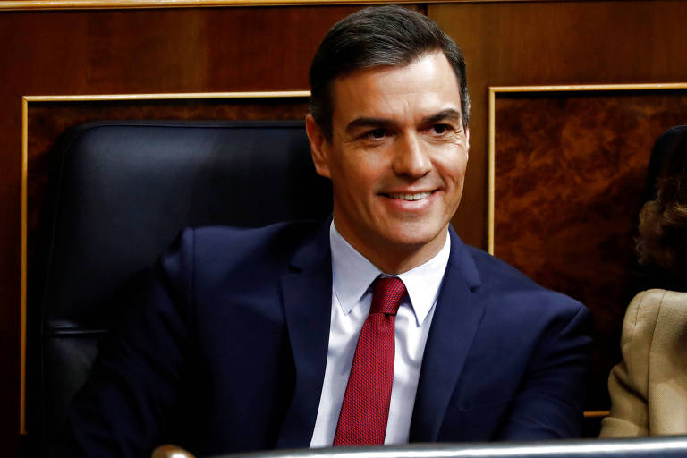 Após meses de impasse e 2 eleições, coalizão de esquerda conquista governo da Espanha