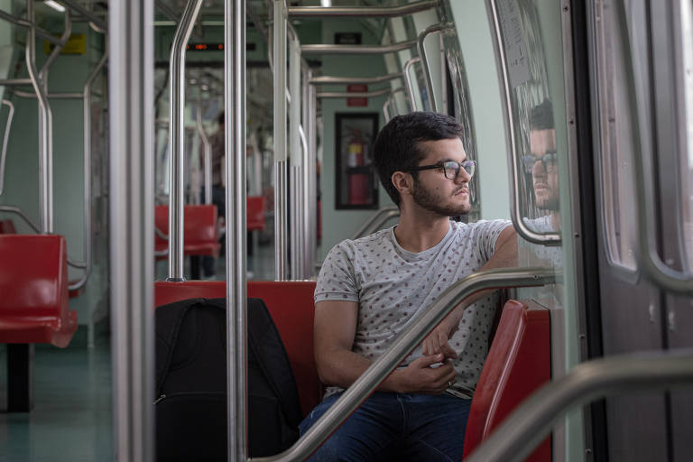O estudante Lucas Maciel Lopes, 19, no Expresso Guarulhos