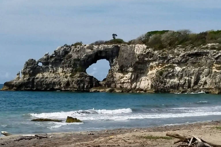 Punta Ventana, em Porto Rico, antes de um terremoto destruir o arco de pedra