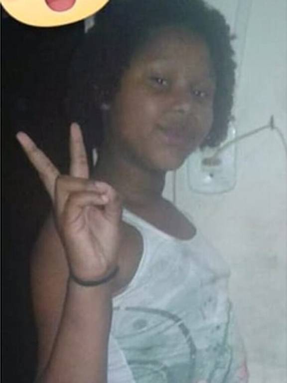 Menina de 8 anos morre após levar tiro dentro de kombi no Complexo do  Alemão Jornal MEIA HORA - Geral