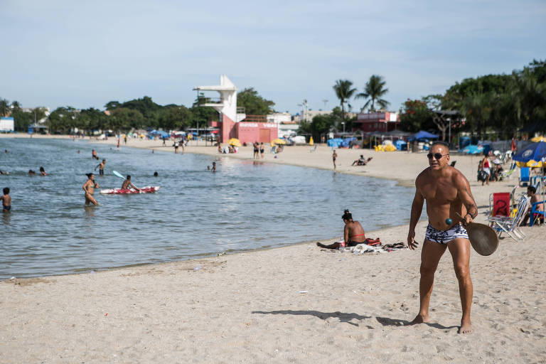 Sensação térmica no Rio de Janeiro supera 54°C, e cariocas evitam praia