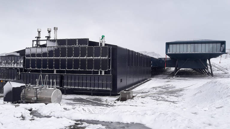 Visão externa da nova base, que será inaugurada após oito anos da destruição da base antiga, por um incêndio