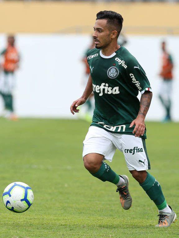 O meio-campista Alan, 19, está na base do Palmeiras desde o sub-15. Ele chegou ao clube em 2013, após se destacar no futsal do São Bernardo. Entre os cinco títulos que ele conquistou antes de chegar ao profissional estão o Campeonato Brasileiro e a Copa do Brasil sub-20 e o Sul-Americano Sub-17