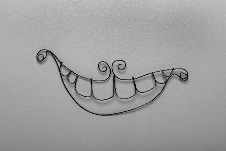 Sorriso desenhado em folha de papel