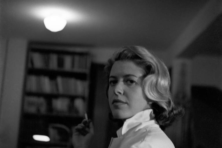 Hilda Hilst fotografada por Fernando Lemos em 1959; foto fez parte de exposição no MIS sobre a escritora