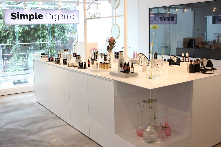 Bancada em loja da Simple Organic, em SP