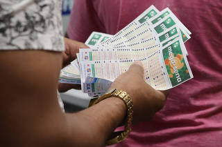 Nova loteria da Caixa: saiba como jogar na +Milionária - 02/05/2022 -  Cotidiano - Folha