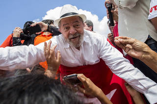 Lula para na estrada em Xexéu/PE