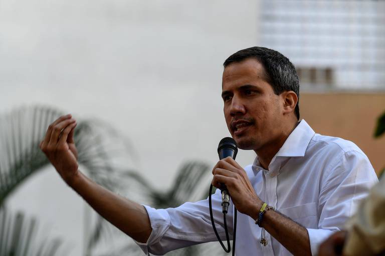 Juan Guaidó em discurso nas ruas de Caracas, na Venezuela