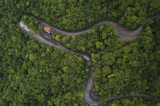 Trecho da chamada Estrada Velha de Santos, desativada para automóveis