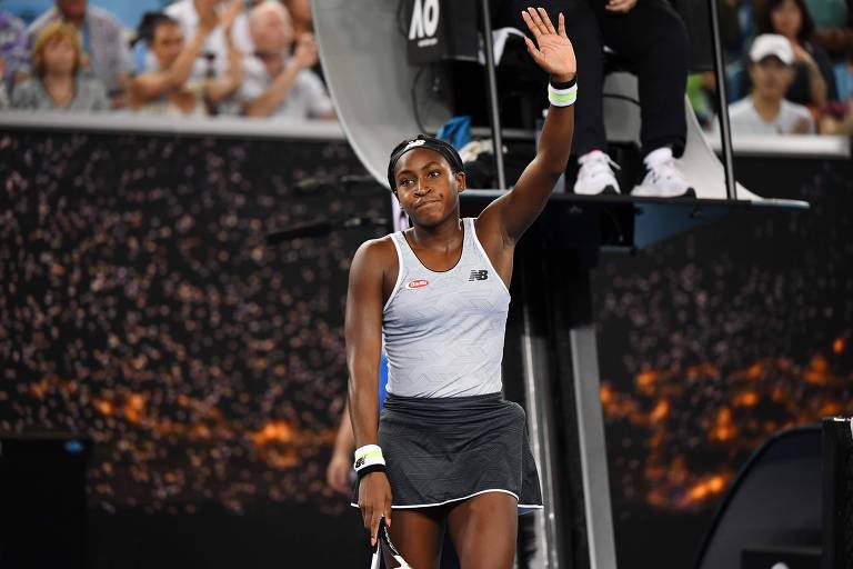 Coco Gauff comemora vitória sobre Venus Williams em sua estreia no Australian Open