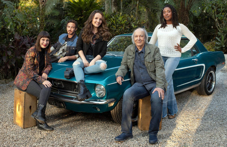 Modo Avião é um filme de César Rodrigues com Larissa Manoela, Erasmo Carlos, Danielle Ornelas, André Frambach e Katiuscia Canoro