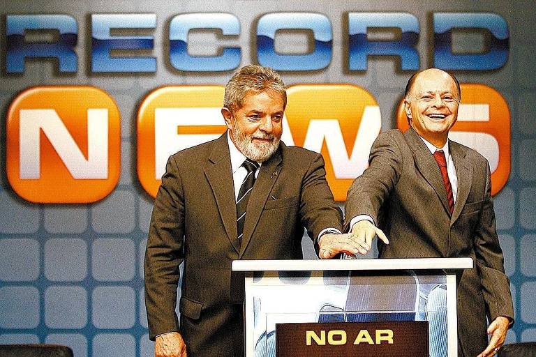 Em 2007, o ento presidente Lula e o bispo Edir Macedo, fundador da Universal e dono da TV Record, inauguram o canal de notcias Record News em So Paulo