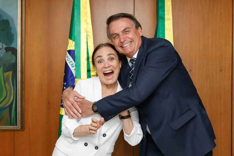 A atriz Regina Duarte com Jair Bolsonaro nesta quarta-feira (22), em Brasília