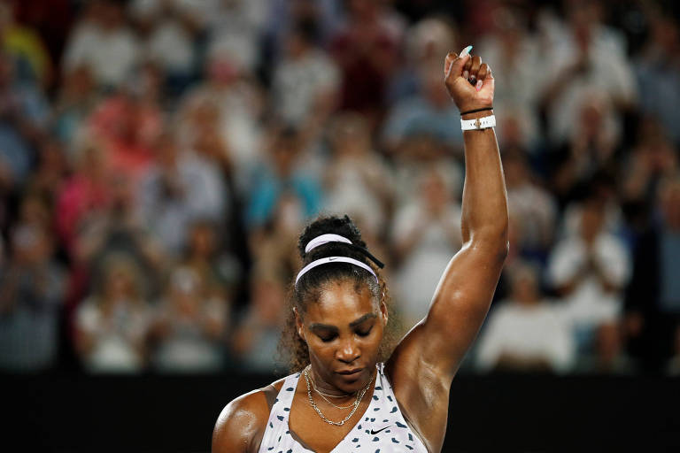 Serena Williams comemora vitória na segunda rodada do Australian Open