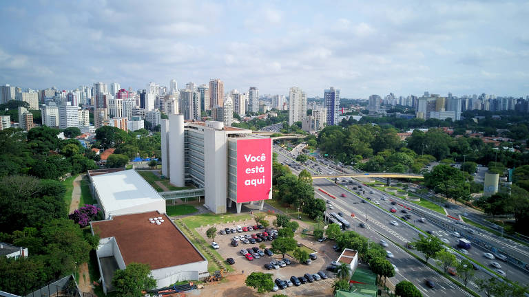 Tadeu Jungle faz instalação de 500 m² em SP