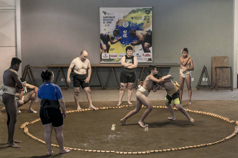 Treino de sumô no ginásio do complexo Mie Nishi, no Bom Retiro, região central de São Paulo