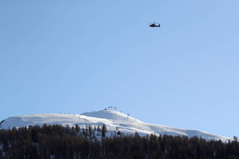 A participação ex-ministro de Relações Exteriores do Líbano, Gebran Basil, foi criticada. Uma repórter lhe perguntou se ele viajou em voo privado