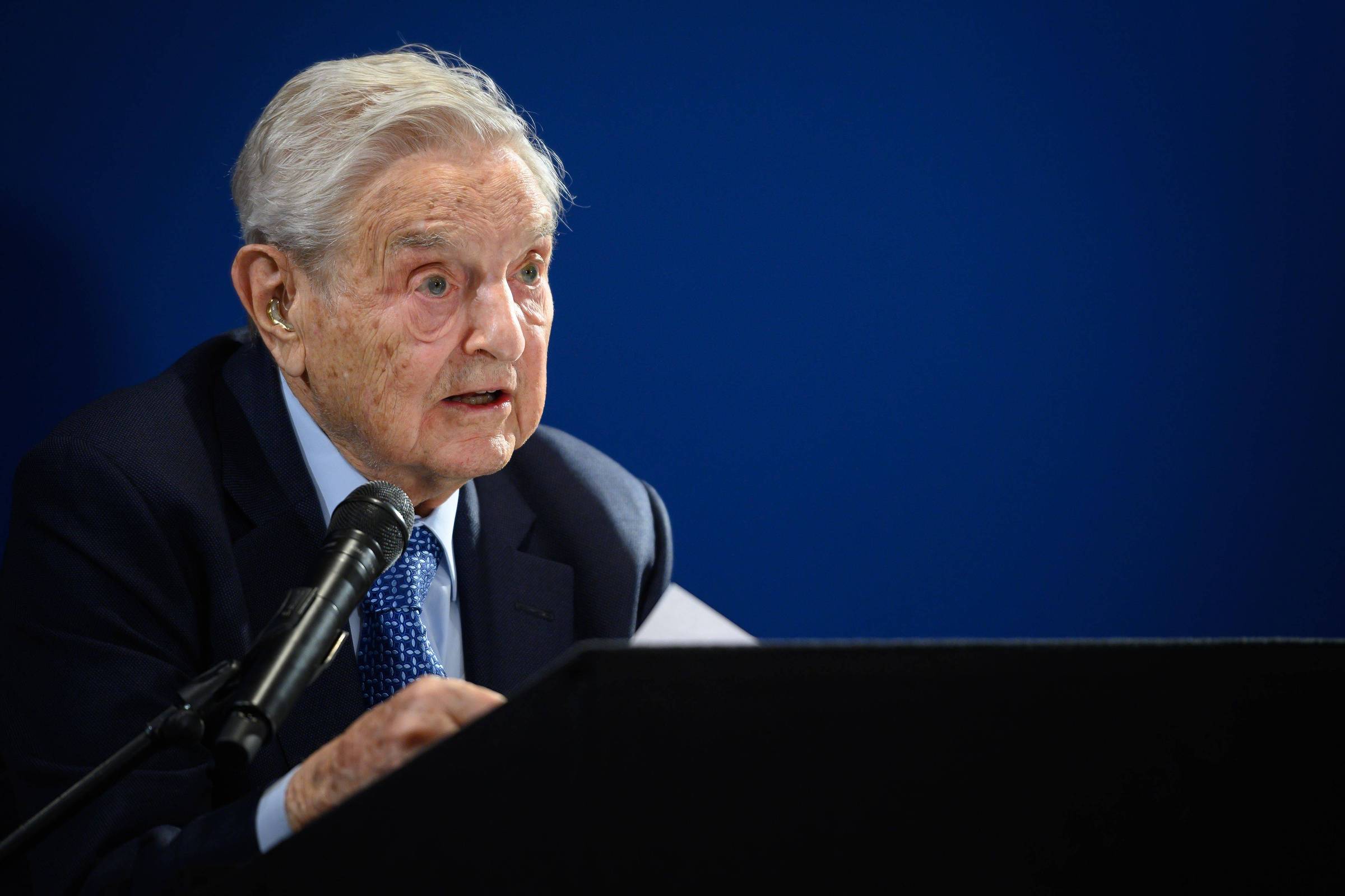 Soros anuncia projeto de US$ 1 bilhão para combater ditadores e critica Bolsonaro