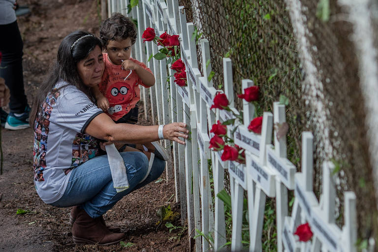 Um ano após tragédia em Brumadinho, famílias fazem homenagem a vítimas