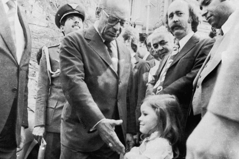 O movimento pela Anistia foi encabeçado não só pela oposição, representada no Congresso pelo MDB (único partido de oposição permitido pela ditadura), mas teve também forte apoio popular. É importante destacar o protagonismo feminino no movimento, que teve ampla participação de ativistas, mães, esposas, filhas e ex-presas políticas, cuja pressão obrigou o governo a apresentar o projeto