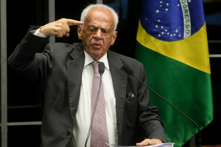 Pedro Simon discursa em 2014, meses antes de deixar o Congresso depois de décadas no Senado