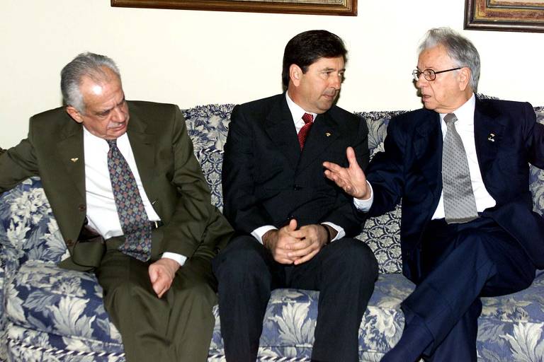 Em 2001, Pedro Simon em reunião com o senador Maguito Vilela e com o então governador de Minas, Itamar Franco, de quem se diz admirador