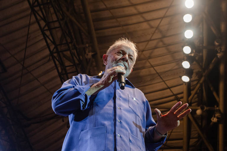 O ex-presidente Lula após sair da prisão