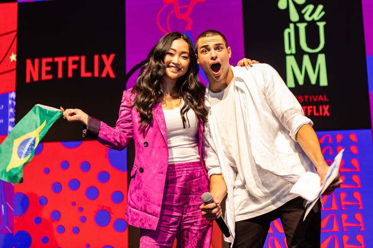 Noah Centineo e Lana Condor no festival Tudum, da Netflix, realizado em São Paulo 