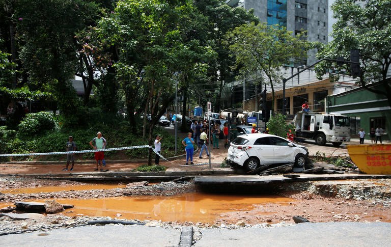 Estragos das chuvas no bairro de Lourdes, região central de Belo Horizonte