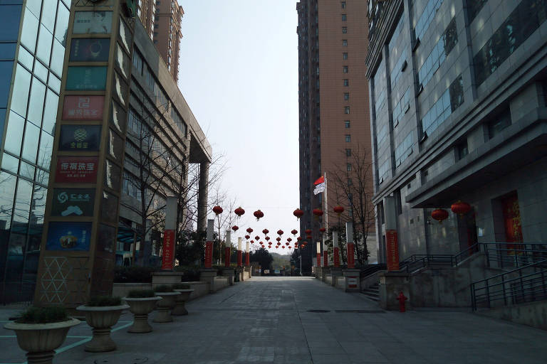 Ruas vazias em Wuhan, na província de Hubei, epicentro do coronavírus