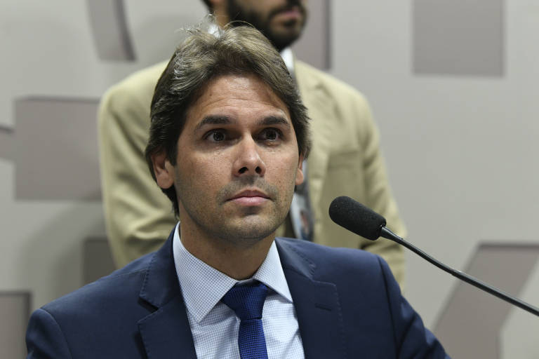 Renato Vieira pediu demissão do cargo de presidente do INSS em 28 de janeiro de 2020. Segundo o Secretário Especial de Previdência e Trabalho do Ministério da Economia, Rogério Marinho, a decisão foi do ex-presidente. O órgão que liderava enfrenta problemas com filas de espera para concessão de benefícios