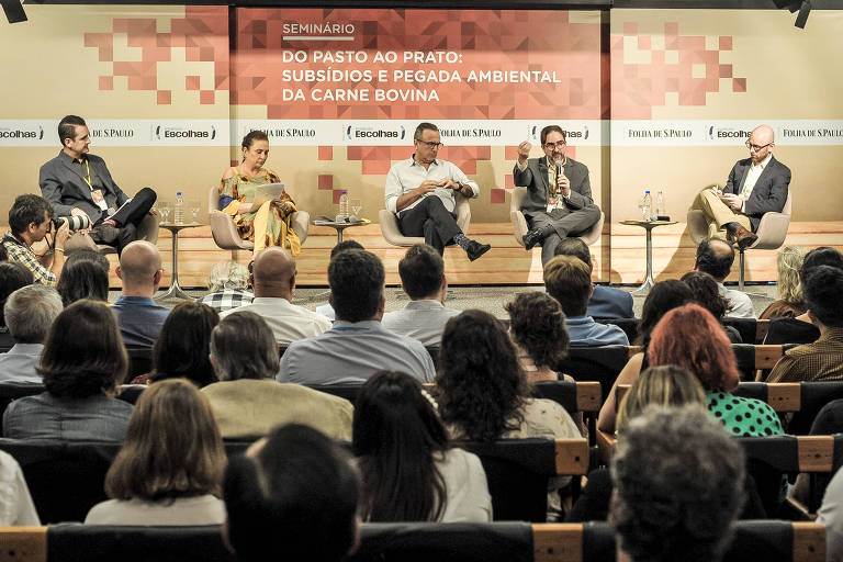 O seminário 'Do Pasto ao Prato: Subsídios e Pegada Ambiental da Carne Bovina' ocorreu nesta quinta (30), no auditório da Folha, em São Paulo