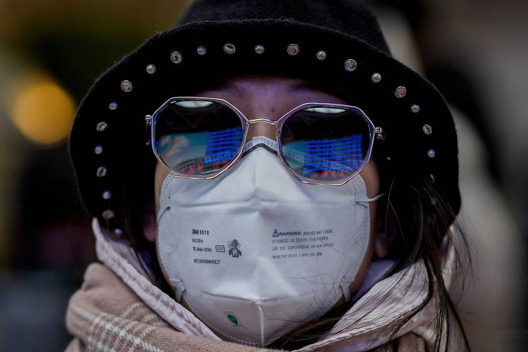 Medo da epidemia do coronavírus faz crescer o uso de máscaras