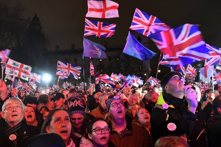 Apoiadores do brexit comemoram a saída da União Europeia em Londres 