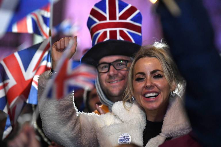 Apoiadores do brexit na festa em Londres; Reino Unido é o primeiro dos 28 países a sair do bloco desde sua criação, em 1958